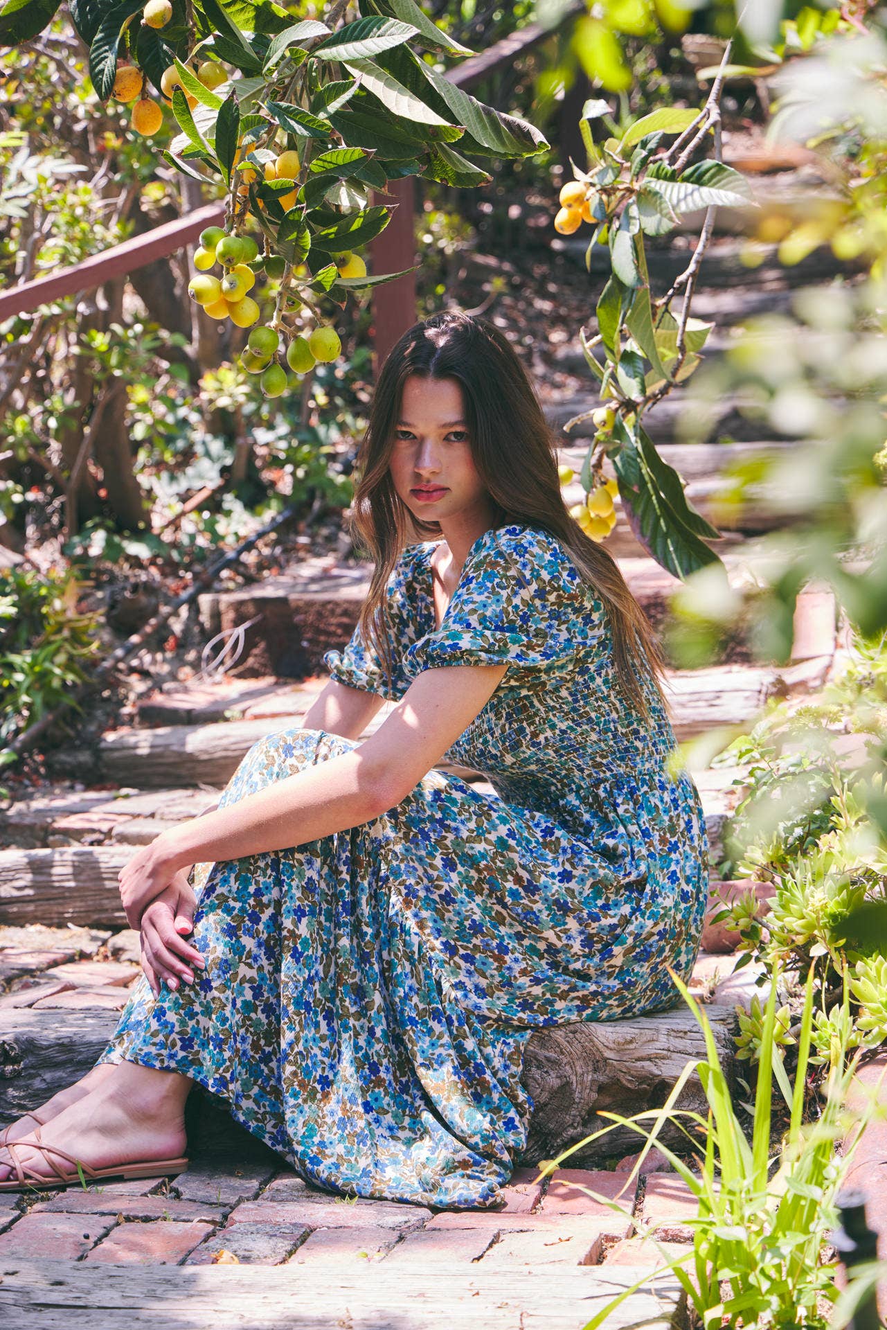 FLORAL PRINT SMOCKED BODICE TIERED MIDI DRESS