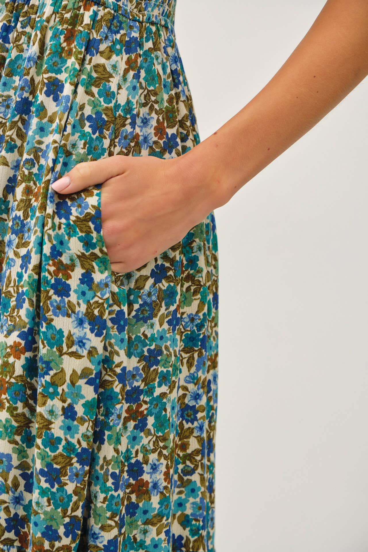 FLORAL PRINT SMOCKED BODICE TIERED MIDI DRESS