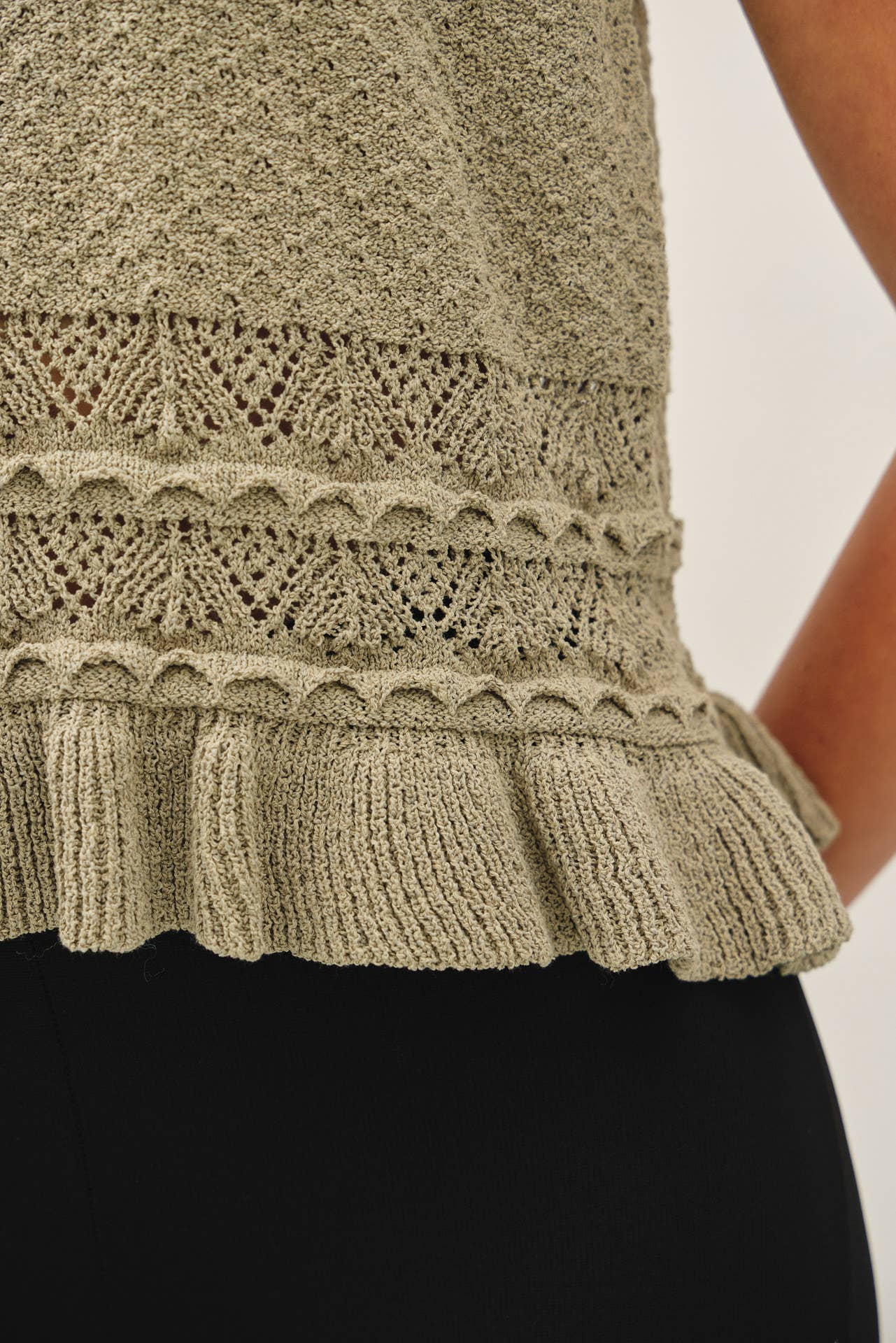 RUFFLED CROCHET TEXTURED KNIT TOP