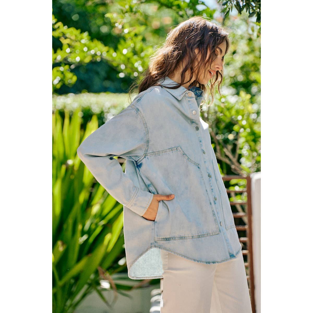 WASHED DENIM BUTTON DOWN